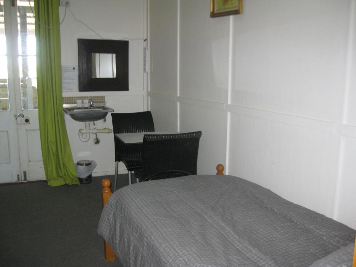 Australian Hotel Winton Budget Hotel Accommodation Kültér fotó